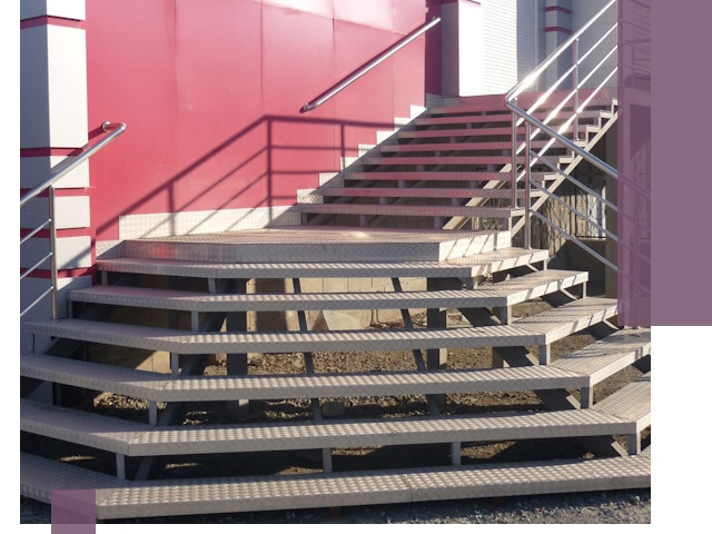 Лестницы для магазина в Баксане — изготовление и монтаж