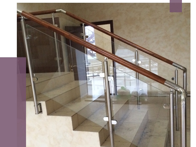 Комбинированные перила из металла и дерева в Баксане