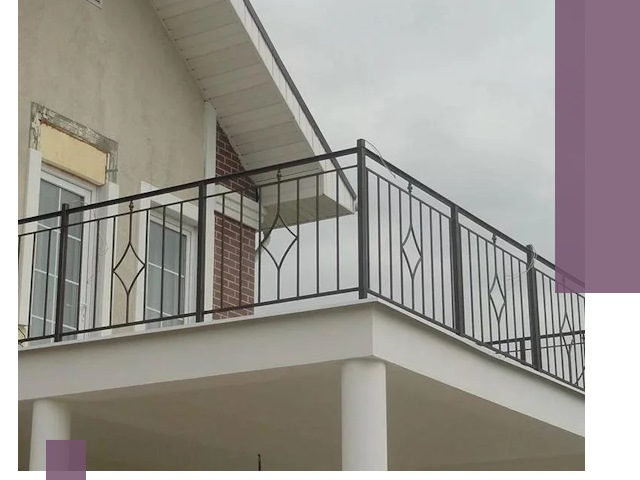 Изготовление балконных ограждений в Баксане из металла и стекла